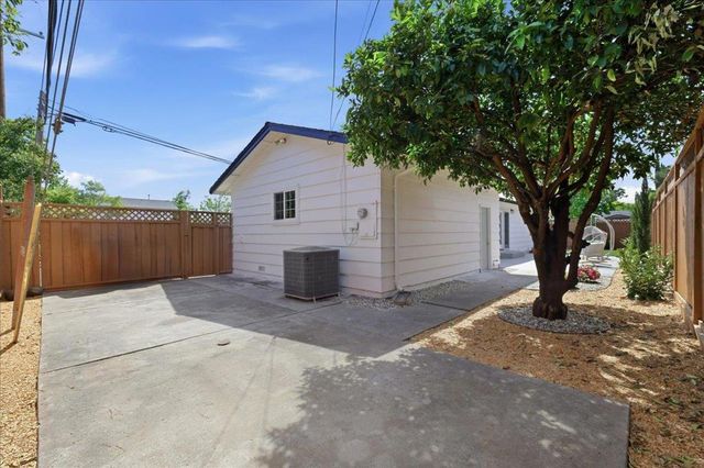 843 Hibiscus Lane, San Jose, CA 95117