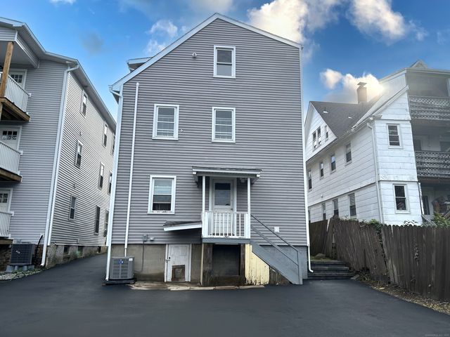 109 Churchill Street 3rd Fl, Fairfield, CT 06824