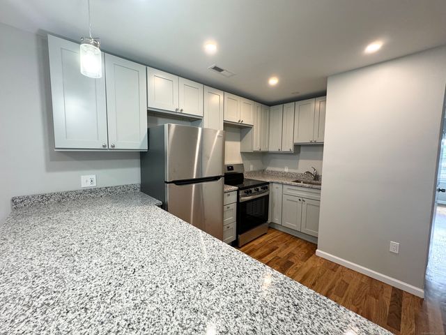 109 Churchill Street 3rd Fl, Fairfield, CT 06824