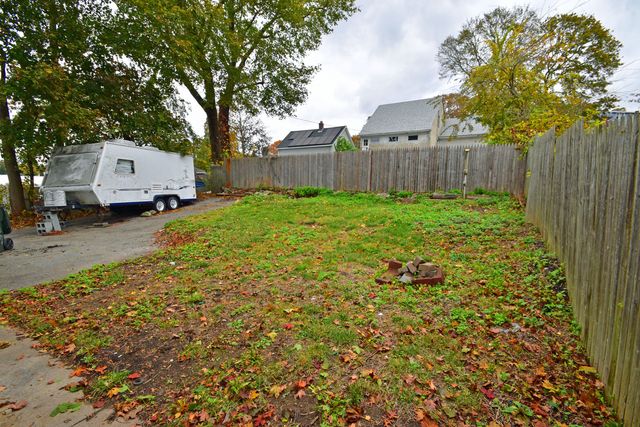 385 Broad Street, New London, CT 06320