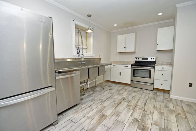 385 Broad Street, New London, CT 06320