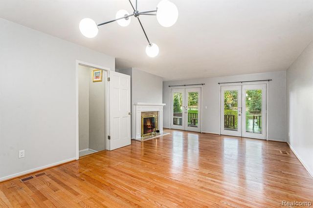 1090 Greenhills Drive, Ann Arbor, MI 48105