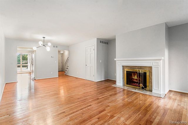 1090 Greenhills Drive, Ann Arbor, MI 48105