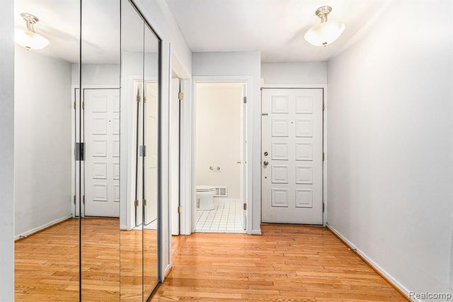 1090 Greenhills Drive, Ann Arbor, MI 48105