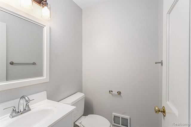 1090 Greenhills Drive, Ann Arbor, MI 48105