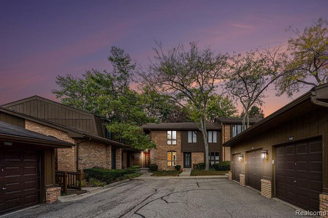 1090 Greenhills Drive, Ann Arbor, MI 48105