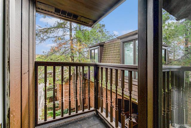 1090 Greenhills Drive, Ann Arbor, MI 48105