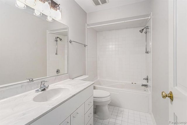 1090 Greenhills Drive, Ann Arbor, MI 48105