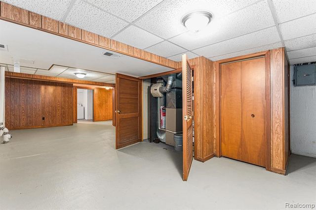 1090 Greenhills Drive, Ann Arbor, MI 48105