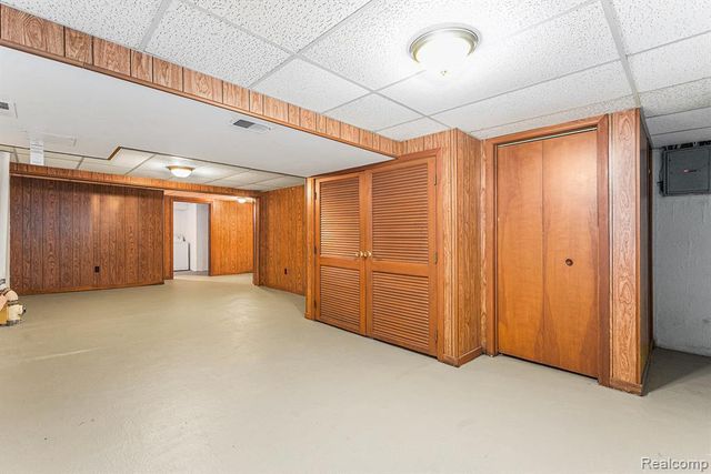 1090 Greenhills Drive, Ann Arbor, MI 48105