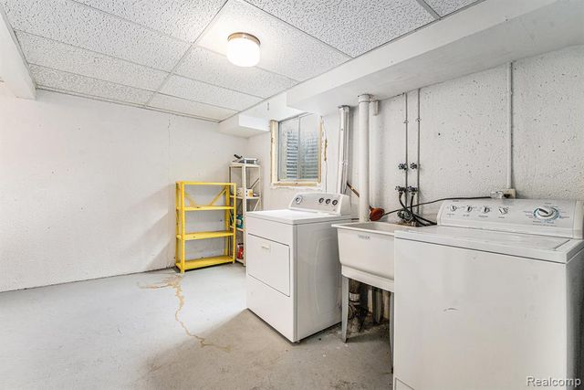 1090 Greenhills Drive, Ann Arbor, MI 48105