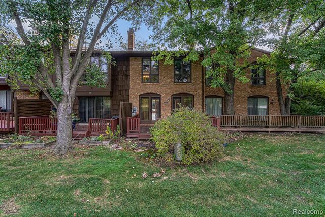 1090 Greenhills Drive, Ann Arbor, MI 48105