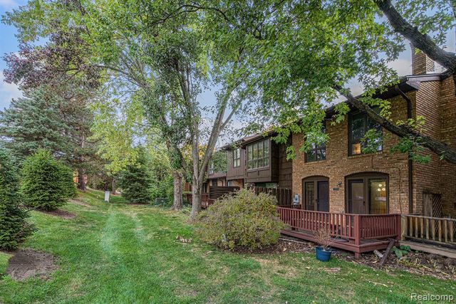 1090 Greenhills Drive, Ann Arbor, MI 48105