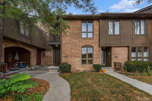 1090 Greenhills Drive, Ann Arbor, MI 48105