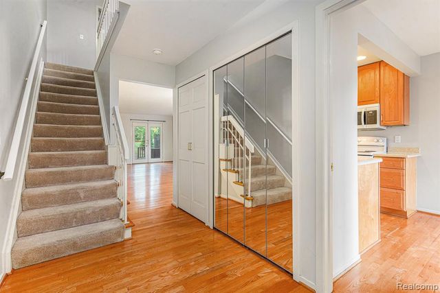 1090 Greenhills Drive, Ann Arbor, MI 48105