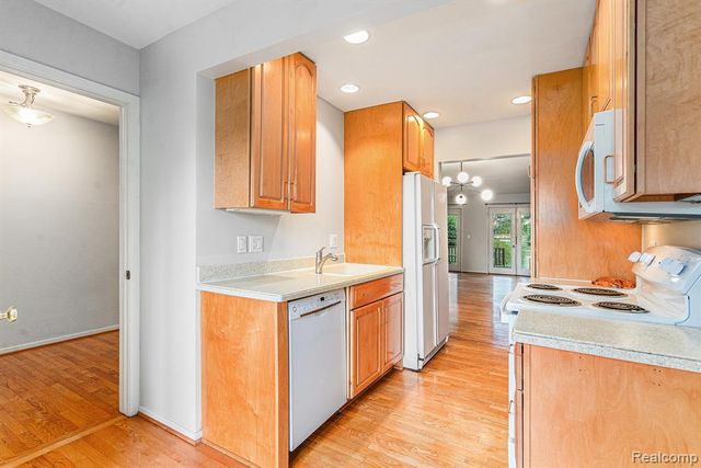 1090 Greenhills Drive, Ann Arbor, MI 48105