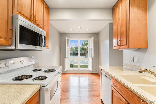 1090 Greenhills Drive, Ann Arbor, MI 48105