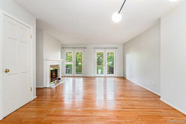 1090 Greenhills Drive, Ann Arbor, MI 48105