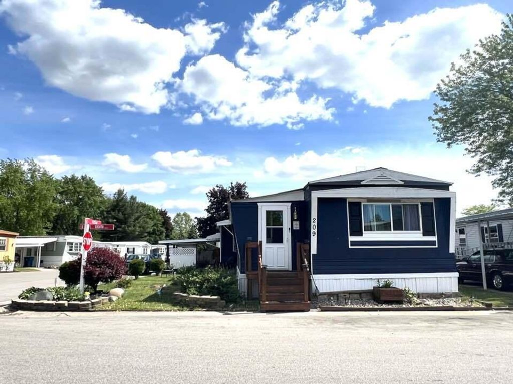 333 E Lakewood Boulevard 209, Holland, MI 49424