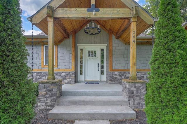 244 N Winnebago Drive, Lake Winnebago, MO 64034