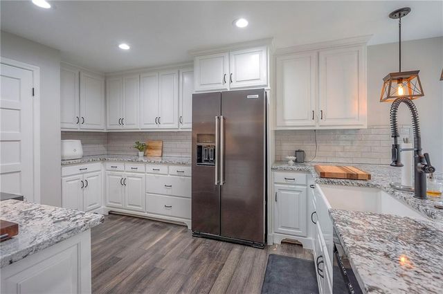 244 N Winnebago Drive, Lake Winnebago, MO 64034