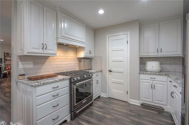 244 N Winnebago Drive, Lake Winnebago, MO 64034