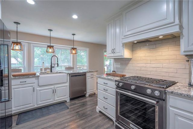 244 N Winnebago Drive, Lake Winnebago, MO 64034