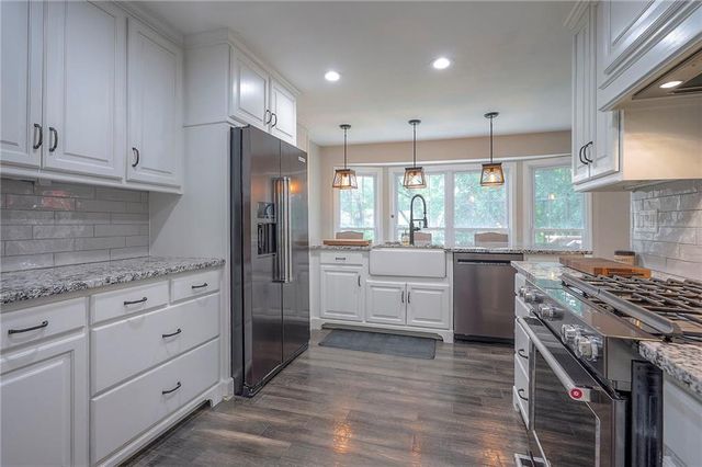 244 N Winnebago Drive, Lake Winnebago, MO 64034