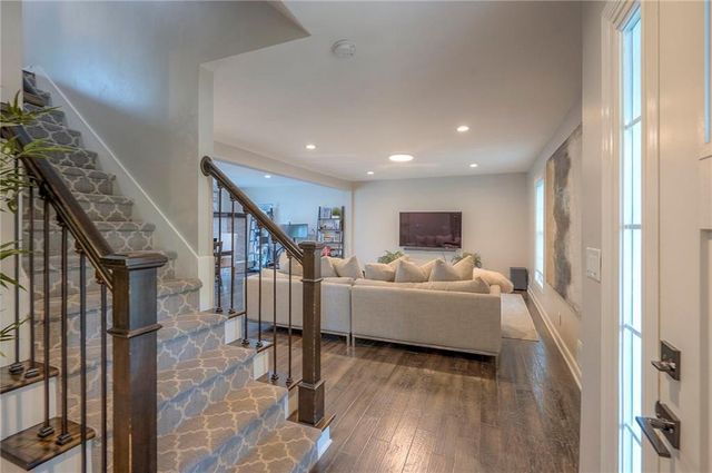 244 N Winnebago Drive, Lake Winnebago, MO 64034