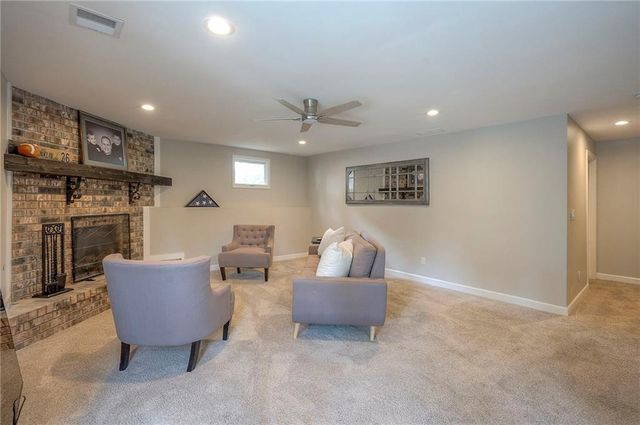 244 N Winnebago Drive, Lake Winnebago, MO 64034