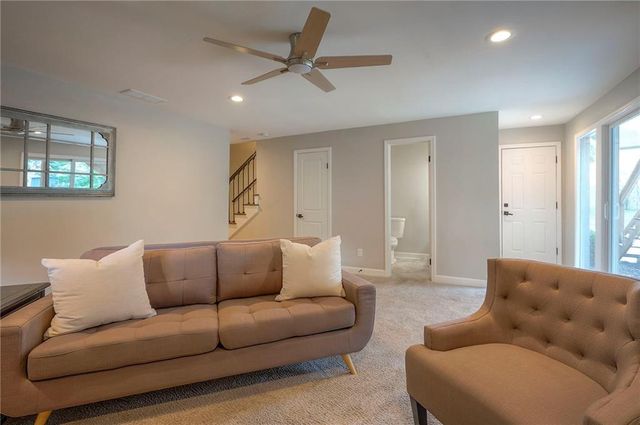 244 N Winnebago Drive, Lake Winnebago, MO 64034