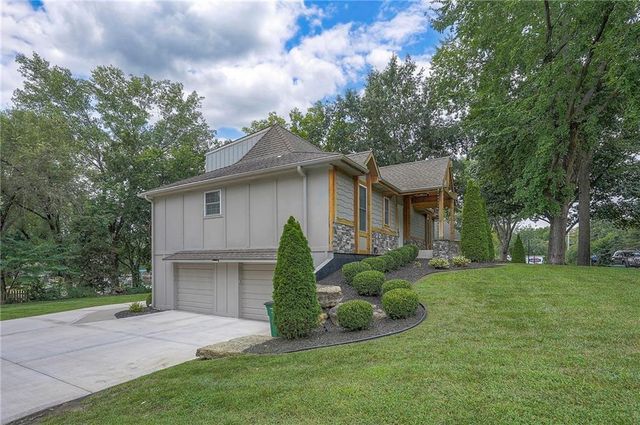 244 N Winnebago Drive, Lake Winnebago, MO 64034