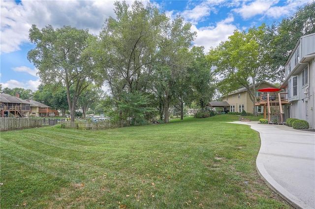 244 N Winnebago Drive, Lake Winnebago, MO 64034