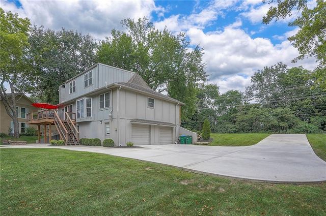 244 N Winnebago Drive, Lake Winnebago, MO 64034