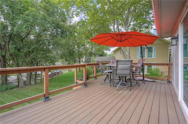 244 N Winnebago Drive, Lake Winnebago, MO 64034