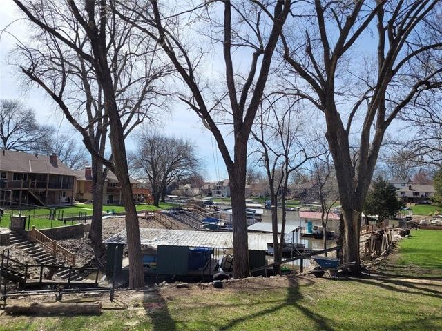 244 N Winnebago Drive, Lake Winnebago, MO 64034