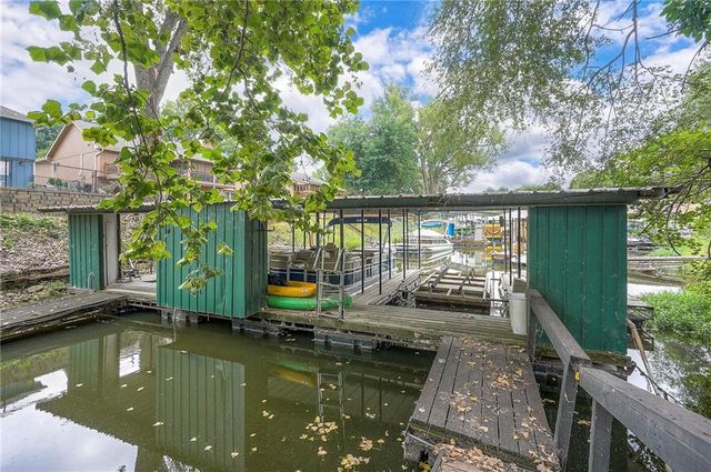 244 N Winnebago Drive, Lake Winnebago, MO 64034