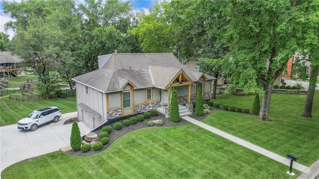 244 N Winnebago Drive, Lake Winnebago, MO 64034