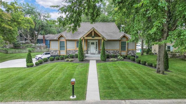 244 N Winnebago Drive, Lake Winnebago, MO 64034