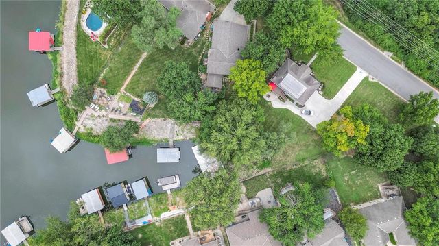 244 N Winnebago Drive, Lake Winnebago, MO 64034