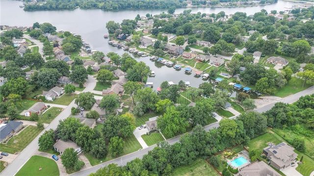 244 N Winnebago Drive, Lake Winnebago, MO 64034