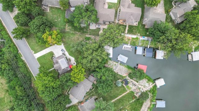 244 N Winnebago Drive, Lake Winnebago, MO 64034