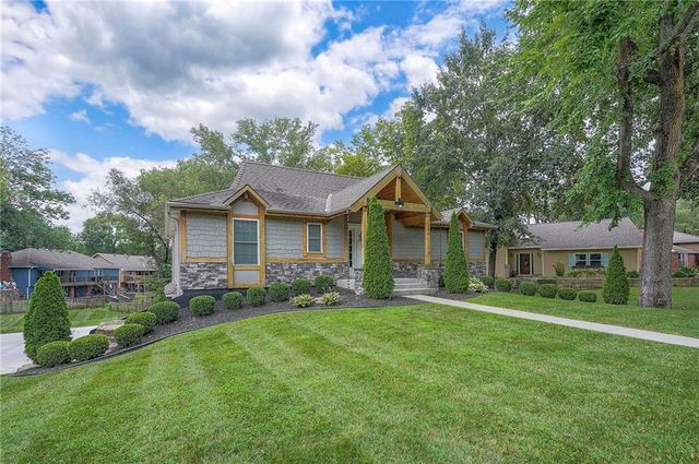 244 N Winnebago Drive, Lake Winnebago, MO 64034