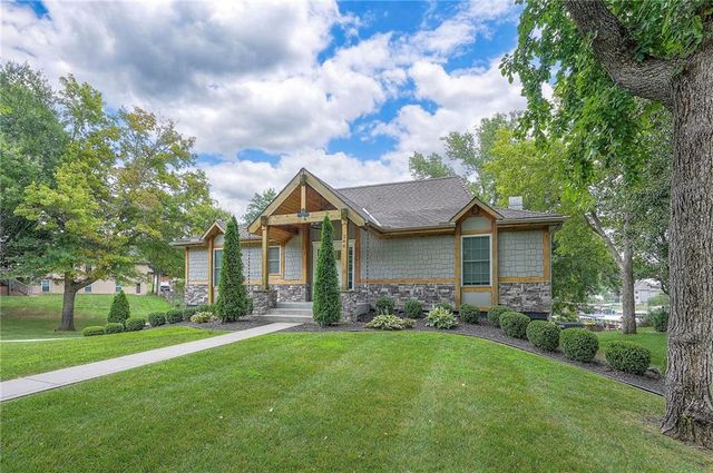 244 N Winnebago Drive, Lake Winnebago, MO 64034