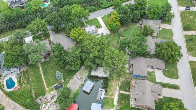 244 N Winnebago Drive, Lake Winnebago, MO 64034