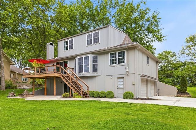 244 N Winnebago Drive, Lake Winnebago, MO 64034