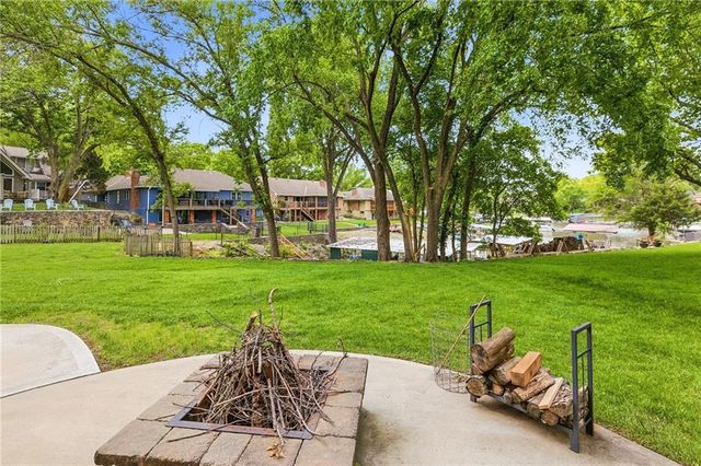244 N Winnebago Drive, Lake Winnebago, MO 64034