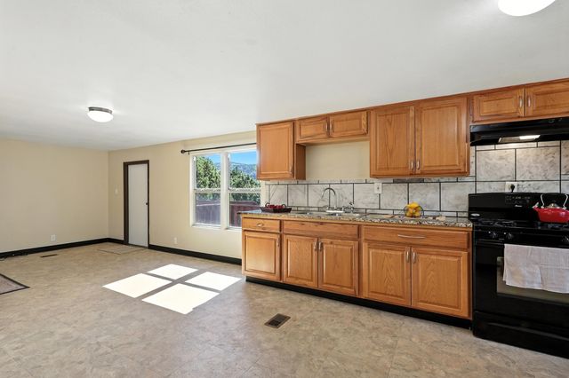 876 State Highway 165, Placitas, NM 87043