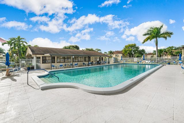 114 Lake Pine Circle B-1, Greenacres, FL 33463