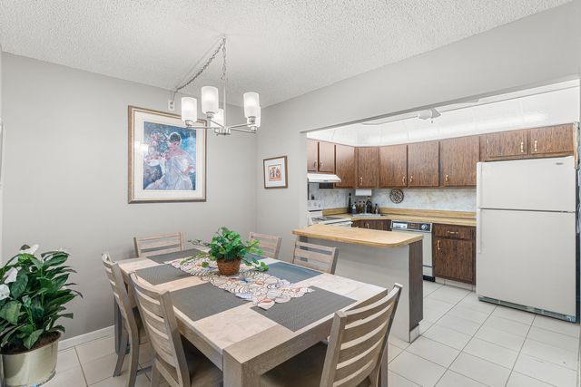 114 Lake Pine Circle B-1, Greenacres, FL 33463